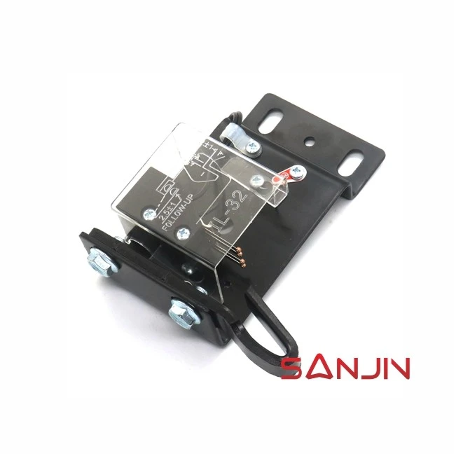 Elevator door lock device IL-32161